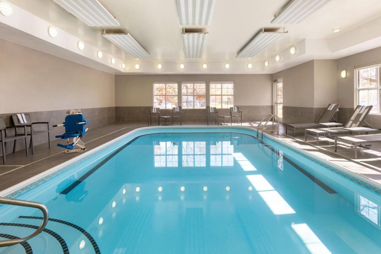 Residence Inn By Marriott West Springfield Bagian luar foto