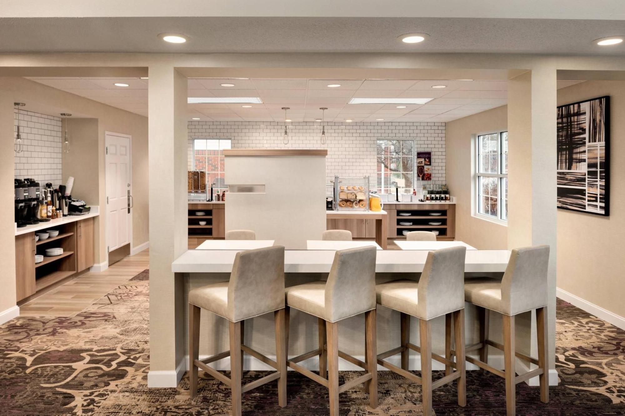 Residence Inn By Marriott West Springfield Bagian luar foto